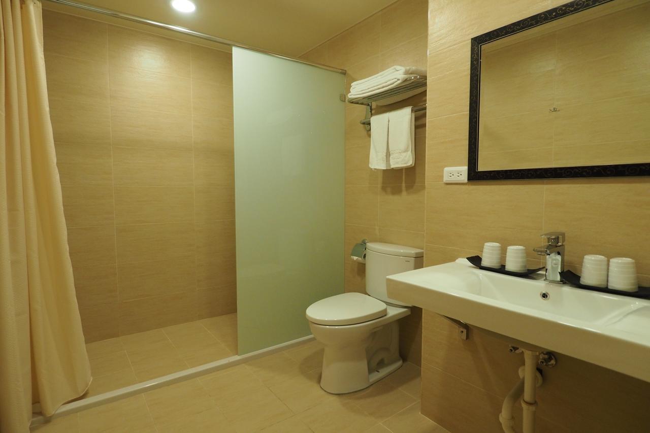 M Hotel Гаосюн Экстерьер фото